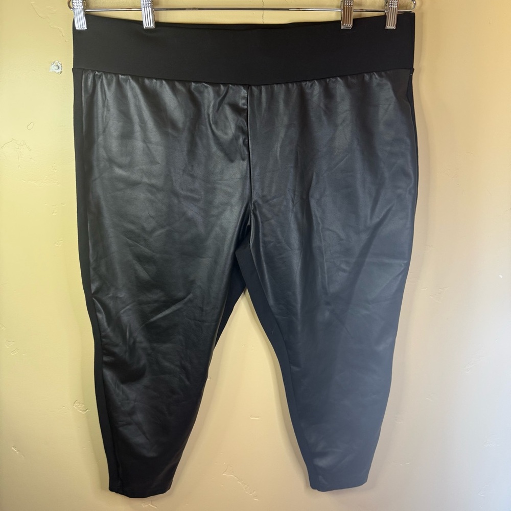 Torrid 4X Faux Leather Front Ponte Back‎ Pixie Ankle Black Pant Stretch Comfy